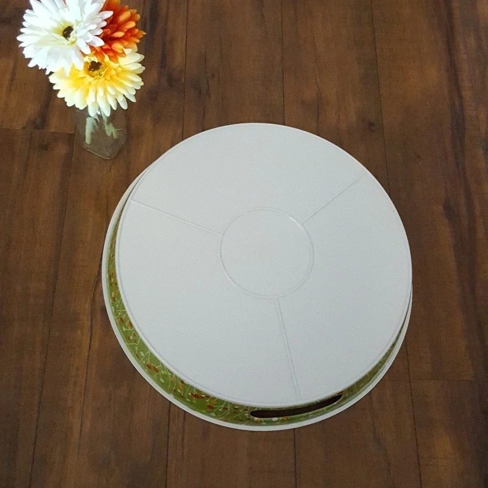 Vintage round serving